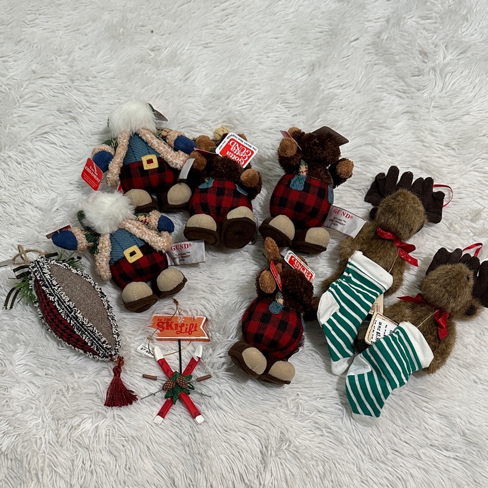 🌴 NWT Bundle of 9 Christmas Ornaments